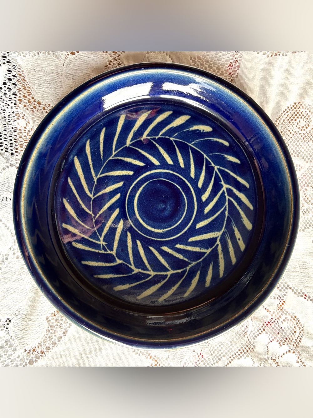 💙Vintage 1970s–90s Artisan Studio Pottery Blue Sgraffito 10" Dish Saucer
